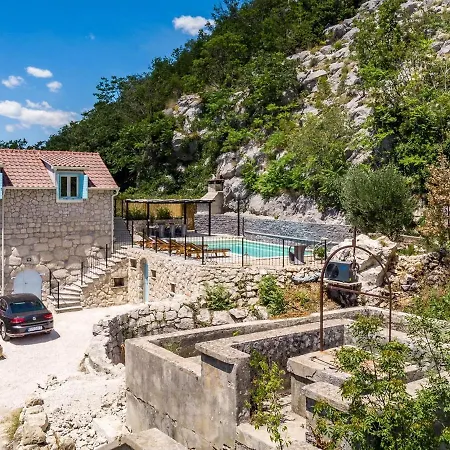 Stone Judita With Heated Pool And Hydro-massage
