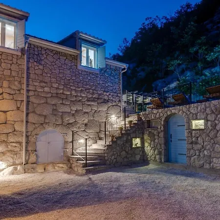 Villa Stone Judita With Heated Pool And Hydro-massage Zadvarje