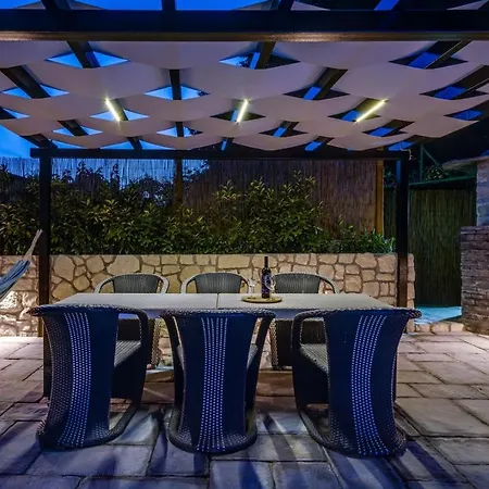 Villa Stone Judita With Heated Pool And Hydro-massage Zadvarje